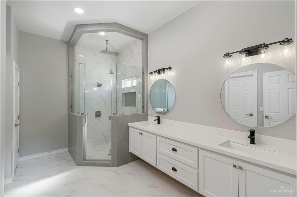 Elegant Residence — Spa Bathroom